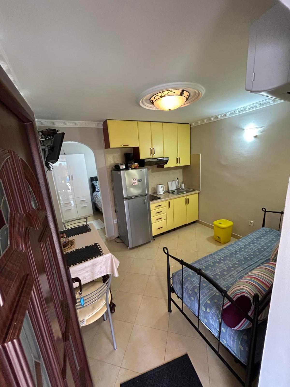 Apartman Pelcic,With Wifi And Free Parking Кострена Экстерьер фото