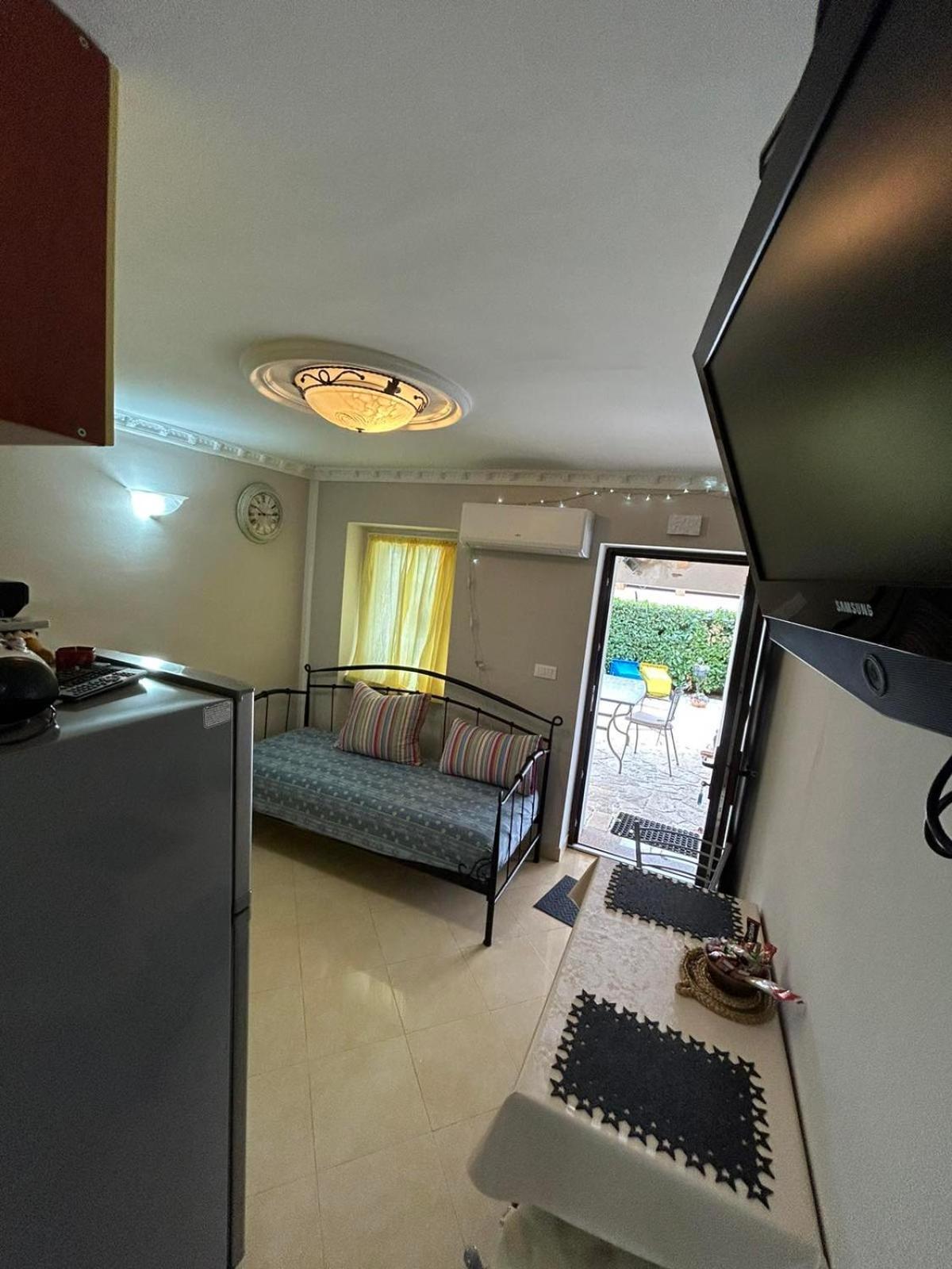 Apartman Pelcic,With Wifi And Free Parking Кострена Экстерьер фото