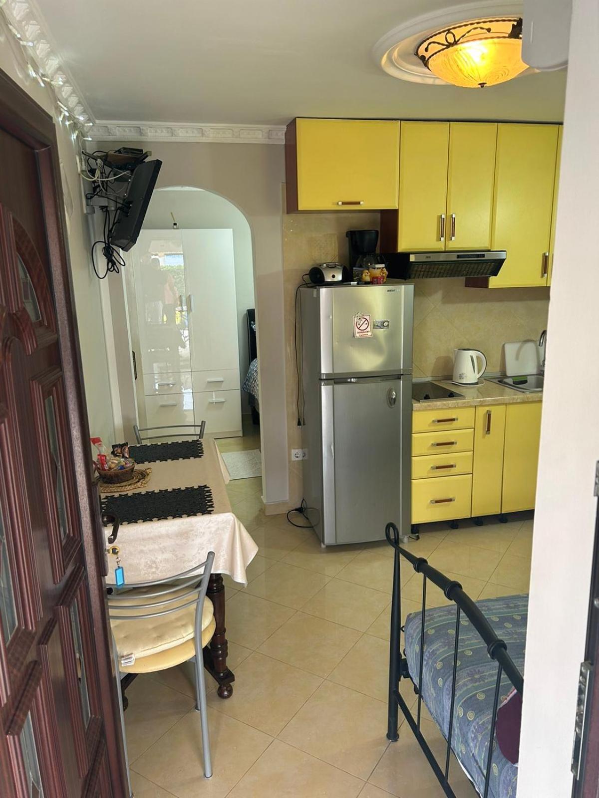 Apartman Pelcic,With Wifi And Free Parking Кострена Экстерьер фото