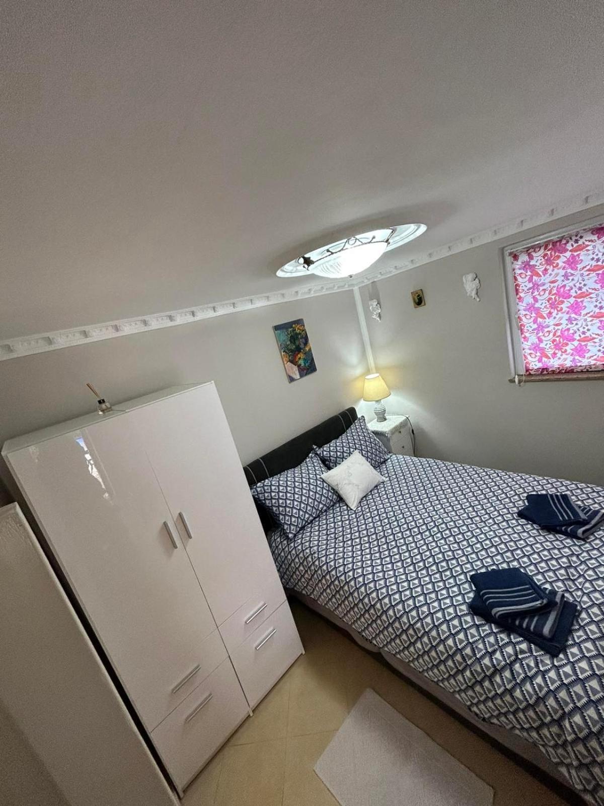 Apartman Pelcic,With Wifi And Free Parking Кострена Экстерьер фото