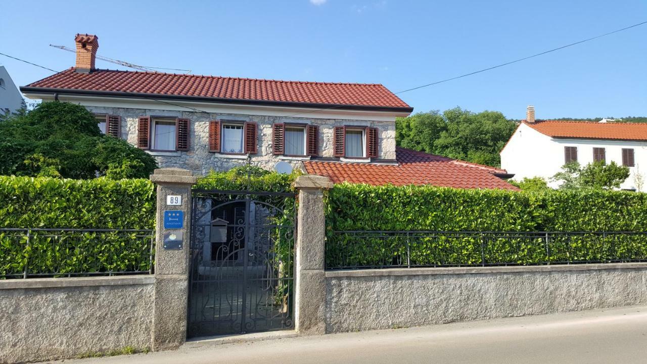Apartman Pelcic,With Wifi And Free Parking Кострена Экстерьер фото